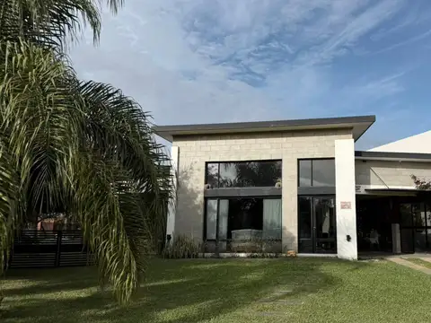 Casa de 3 dormitorios en Barrio los Bretes.