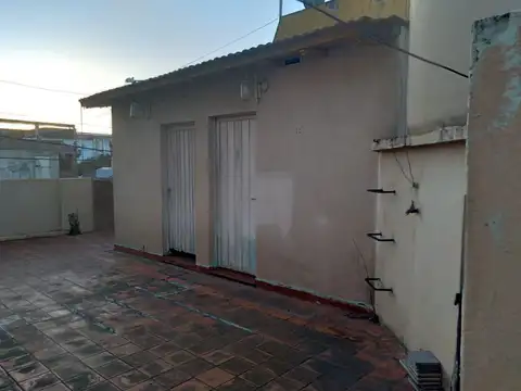 PH TIPO CASA AL FRENTE PATIO Y TERRAZA PROPIA