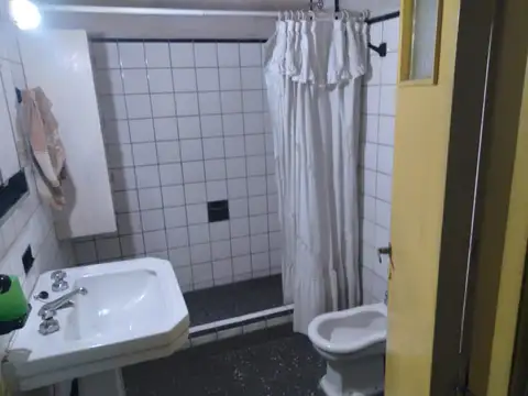 PH TIPO CASA AL FRENTE PATIO Y TERRAZA PROPIA