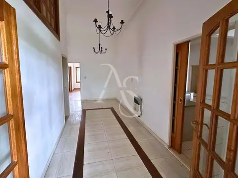 Casa 6 ambientes con 4 baños