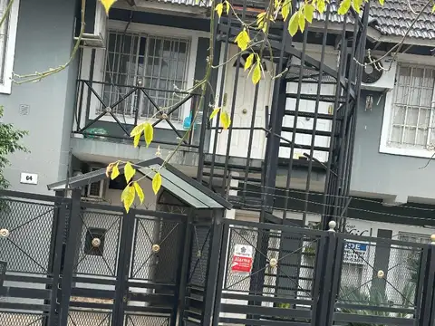 MORON CENTRO- DEPTO DE 2 AMB 1/2 PB- PATIO CON LAVADERO- EXCELENTE ESTADO- A MTS DE RIVADAVIA