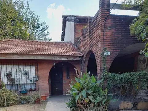 VENTA CASA CON TERRENO LIBRE  9 DE ABRIL ESTEBAN ECHEVERRIA
