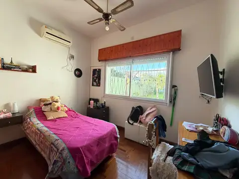 Casa 8 ambientes con 3 baños