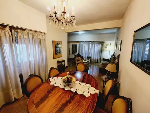 CHALET 4 AMBIENTES CON COCHERAS ESCUCHA OFERTA