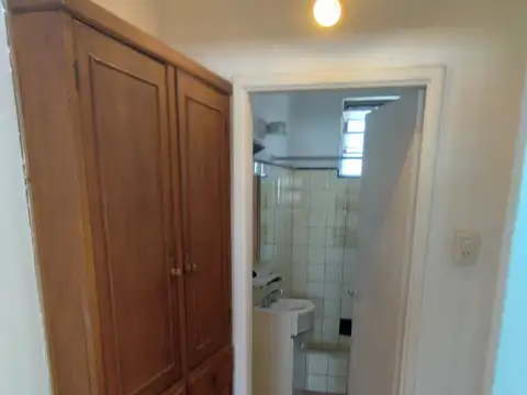 General Lemos 200, Piso 1