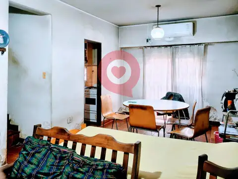 Casa 6 ambientes con 2 baños