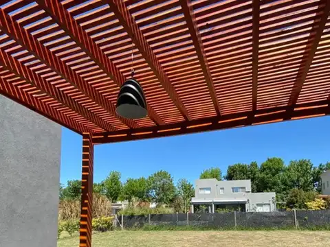 Casa en Venta en Pilar del Este - Santa Guadalupe, USD 185.000
