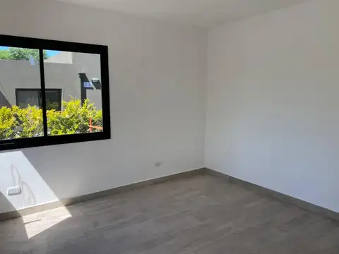 Casa 4 ambientes en venta - Barrio Santa Guadalupe Pilar del Este