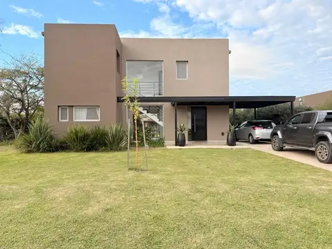 Casa en Alquiler de 3 dormitorios