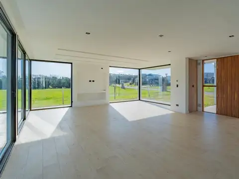 CASA 5 AMBIENTES A ESTRENAR FRENTE AL LAGO RUMENCO JOVEN