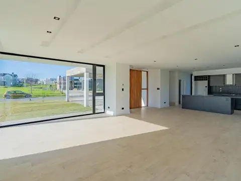 Casa 5 ambientes con 3 baños