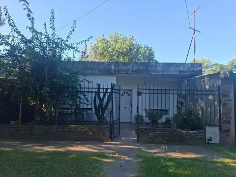CASA EN VENTA 3 DORMITORIOS