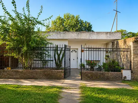 CASA EN VENTA 3 DORMITORIOS