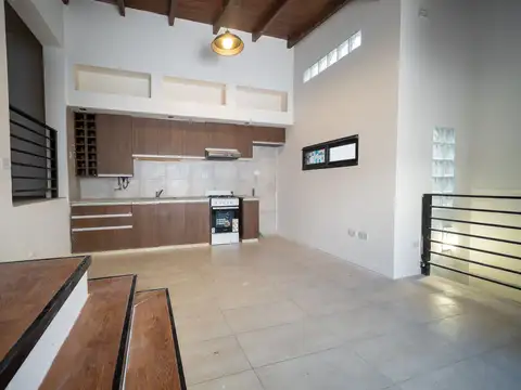 PH EN VENTA 1 DORMITORIO PLANTA ALTA PATIO CENTRO