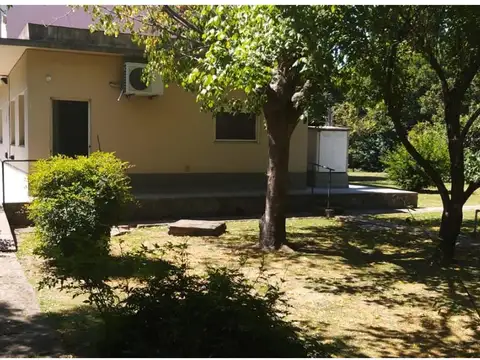 Venta de Casa Quinta en Paso del Rey Centro, calle Paganelli