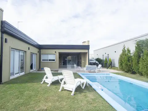 CASA EN PILAR DEL ESTE- SAN RAMÓN Amoblada y equipada