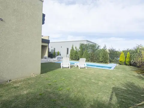 Casa en Venta en Pilar del Este - San Ramon, USD 220.000