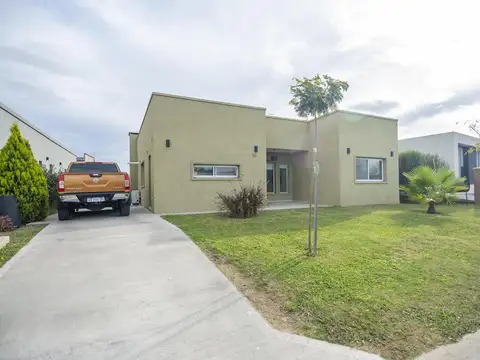 CASA EN PILAR DEL ESTE- SAN RAMÓN