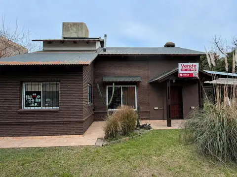 Casa en Venta con 2 cocheras