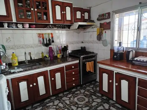 VENTA CASA + DEPTO EN VILLA DE MAYO, MALVINAS ARG.