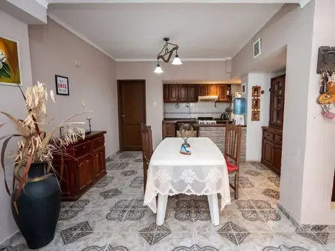 Casa 6 ambientes con 3 baños