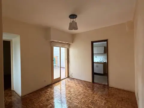 Departamento de 2 ambientes en alquiler con patio.