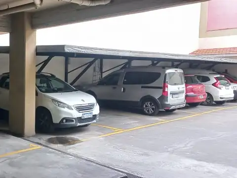 Muy Buena Cochera Fija Cubierta