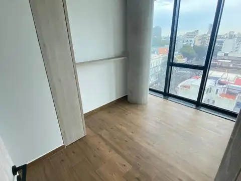 Av. Caseros 700, Piso 8°