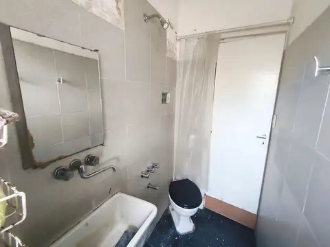 VENTA CASA 5 AMBIENTES. PARQUE AVELLANEDA