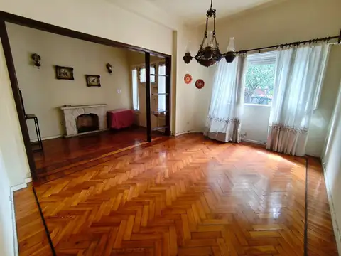 VENTA CASA 5 AMBIENTES. PARQUE AVELLANEDA