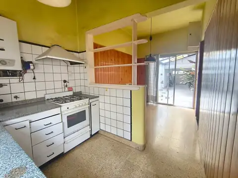Casa 5 ambientes con 1 baño