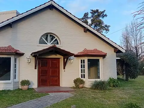 VENTA CASA MAPUCHE 8 AMB SOBRE TERRENO DE 1270 MTS