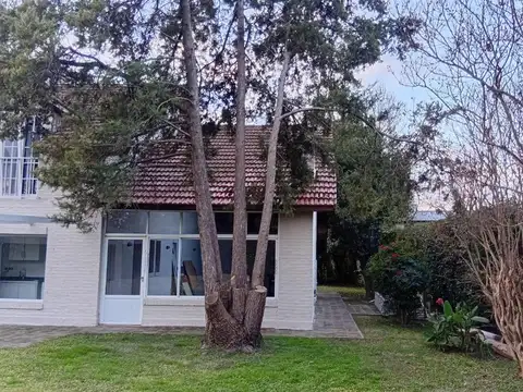Casa en Venta con 3 cocheras