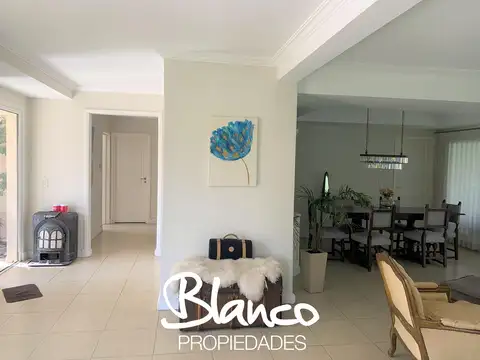 Casa en Alquiler Temporal con 3 cocheras