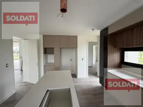 Casa en Venta con 3 cocheras