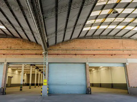 ALQUILER - DEPOSITO –  PABLO PODESTA - 4.927 m²