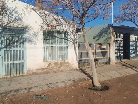 Casa 3 dormis con quincho + local comercial+ depto
