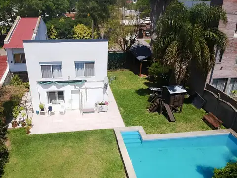 Interesante propiedad a pasos del rio con parque y piscina