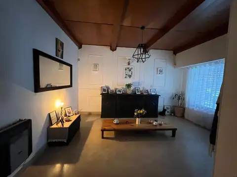 Hermoso Chalet 6 amb. fondo con piscina, garage pasante