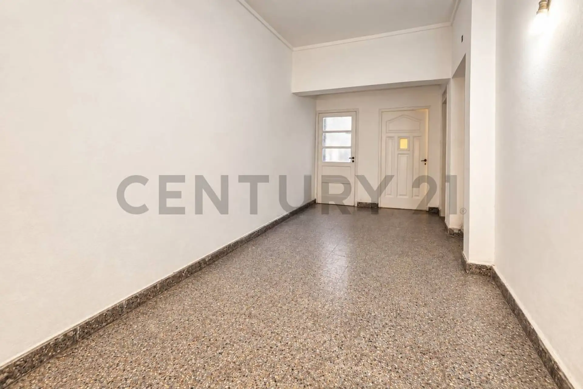 Venta de PH de 3 ambientes con cochera y patio, San José