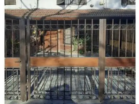 SE ALQUILA TRIPLEX 4 AMBIENTES EXCELENTE UBICACION   SIN EXPENSAS