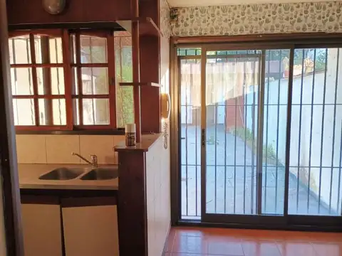 Depto Tipo Casa en Alquiler con 1 cocheras