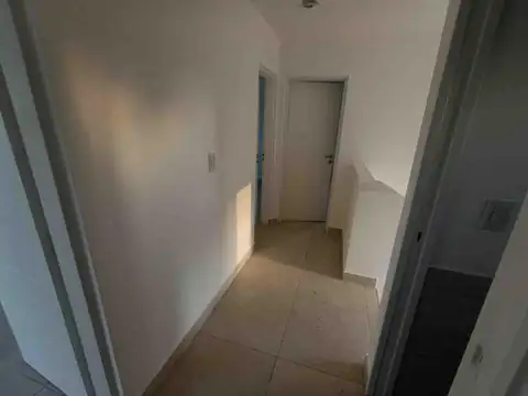 Casa en Alquiler con 3 cocheras