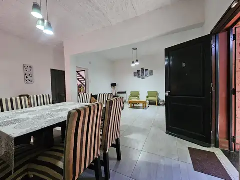 Casa 6 ambientes con 3 baños