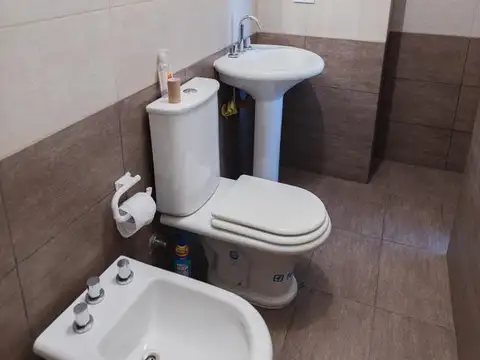 RETAZADO  OFICINA EN VENTA CON COCHERA EN EXCELENTE UBICACIÓN DE WILDE 