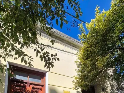 Oportunidad Única en el Centro: Casa Estilo Chorizo con Ampl