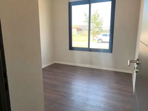 Venta Casa Tres Dormi y Pileta en El Barrio Cerrado San Sebastian