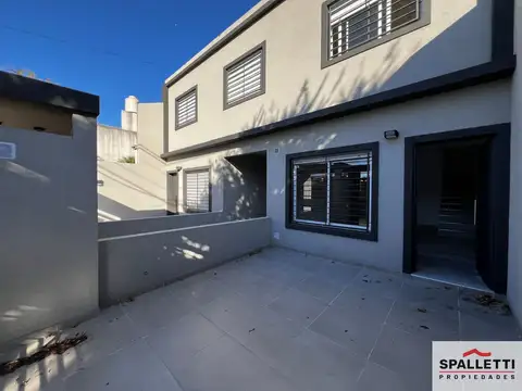 Dúplex en venta de 3 dormitorios c/ cochera en Ramos Mejía