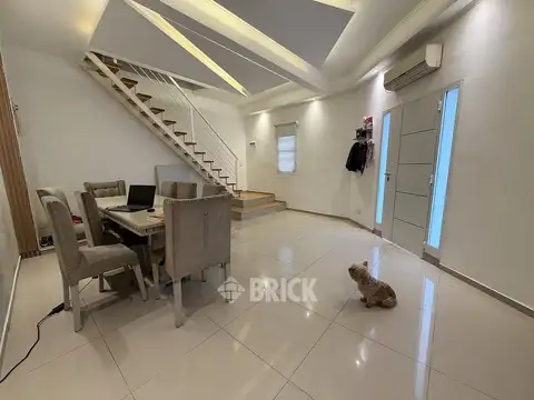 Depto Tipo Casa en Venta en Valentin Alsina, USD 99.000