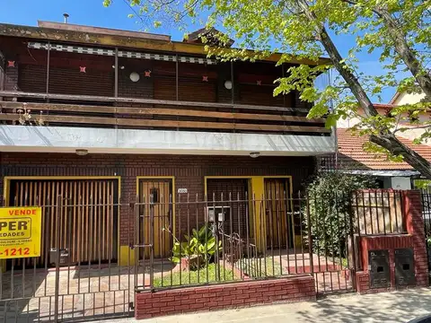 CHALET 2 CUADRAS ESTACION BOUL. EXCELENTE ZONA. CHALET IDEAL 2 FAMILIAS 2 CASAS INDEPENDIENTES 